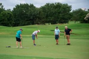 Pictured are, 从左到右, Doug McQueen, Stan Coleman, Mike Puryear and Pepper Puryear.